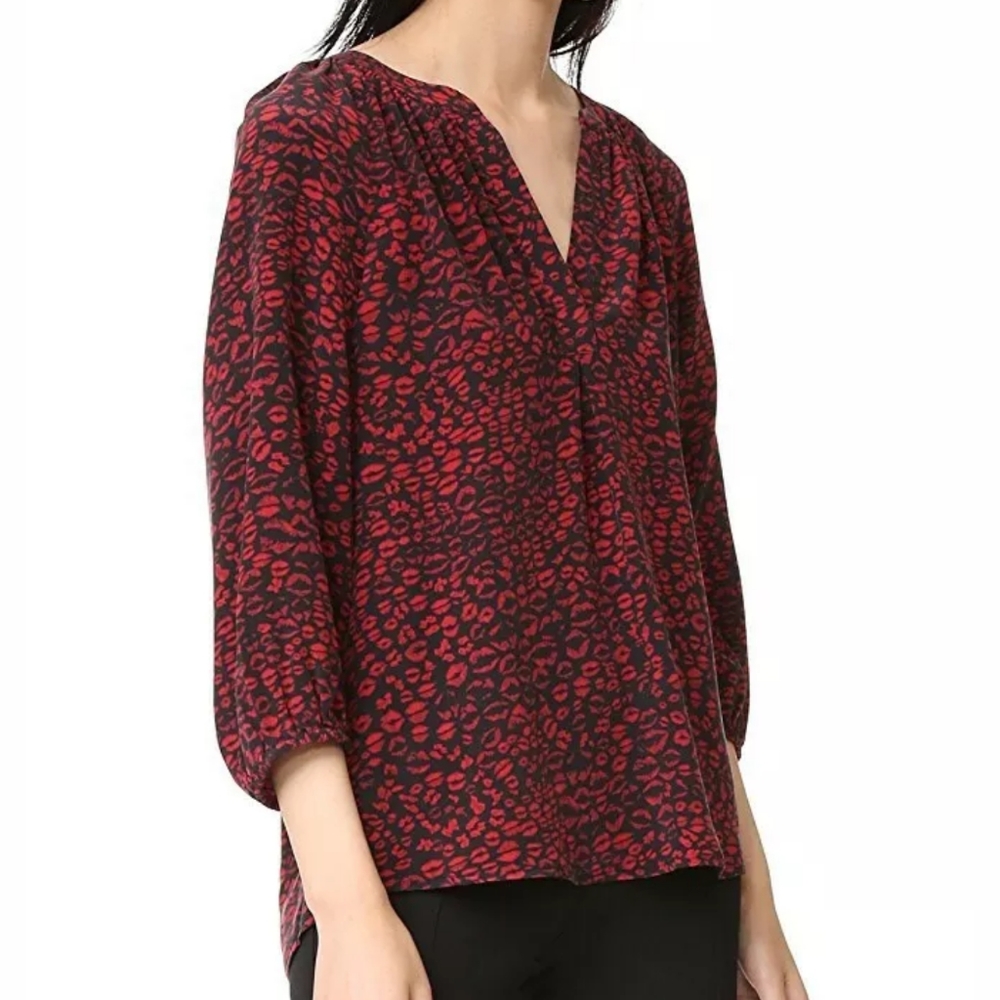 Joie Addie B Lips Kisses Silk Top Size Small - Picture 2 of 6